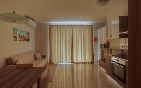 Marbella Holiday Apartments - Seafront - Wifi